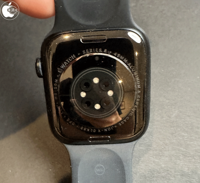 Apple Watch Series 8：背面センサー