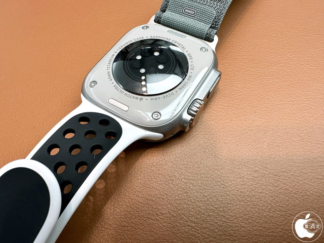 45mmケース用サミットホワイト/ブラックNikeスポーツバンド