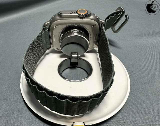 Apple Watch UltraとApple Watch Magnetic Charging Dock