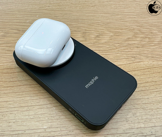 mophie powerstation 10K stand with MagSafe