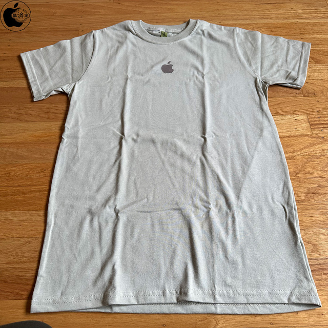 Apple Infinite Loop Store:Appleロゴ入りTonal Tシャツ