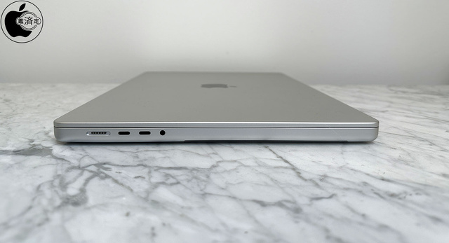 MacBook Pro (16-inch, 2023)：左ポート