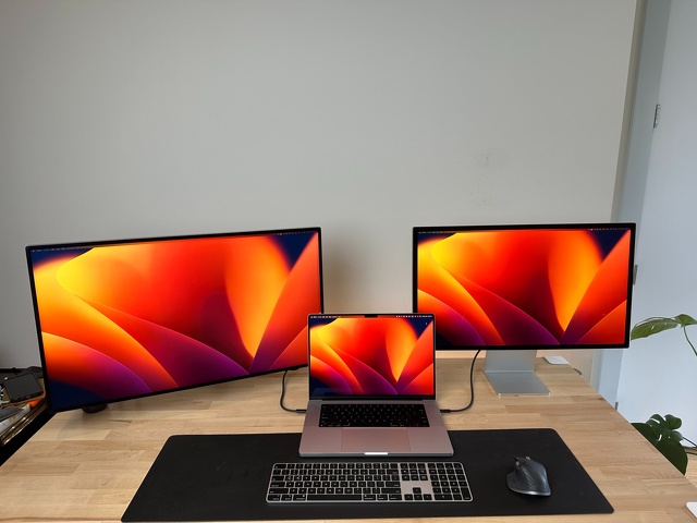 MacBook Pro (16-inch, 2023)/Apple Pro Display XDR/Apple Studio Display
