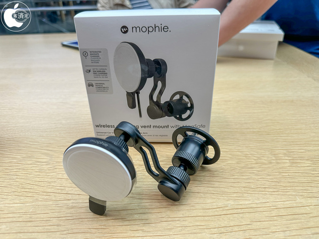 mophie Wireless Charging Vent Mount with MagSafe