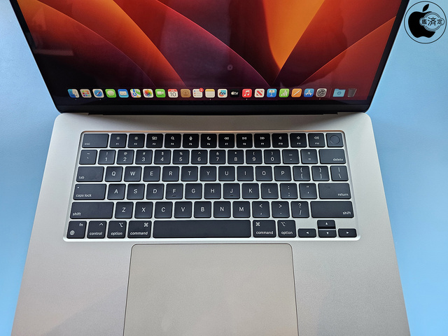 MacBook Air (15-inch, M2, 2023)：キーボードとトラックパッド