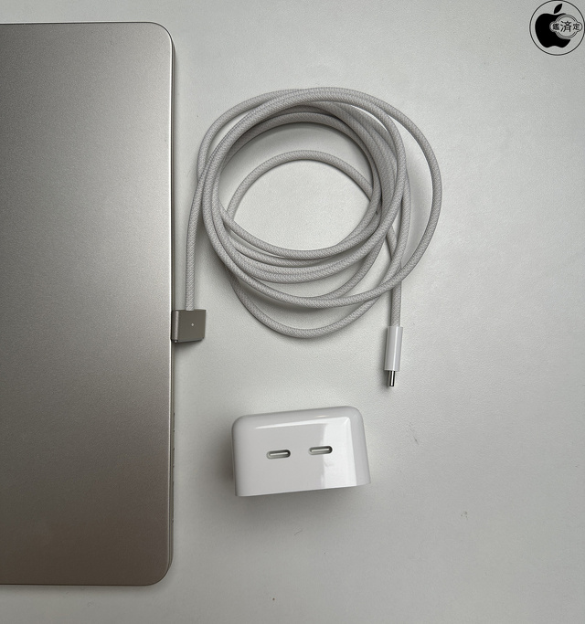 Apple デュアルUSB-Cポート搭載35Wコンパクト電源アダプタ