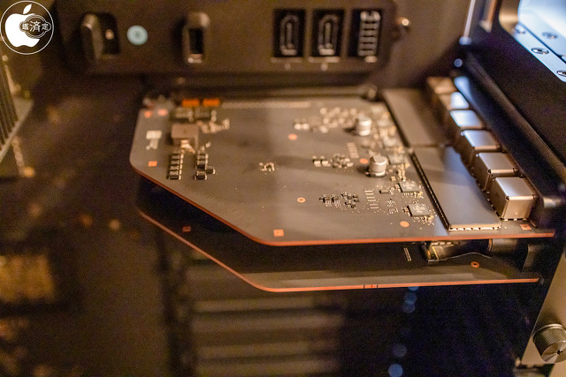 Mac Pro (2023)：Thunderbolt I/O ボード