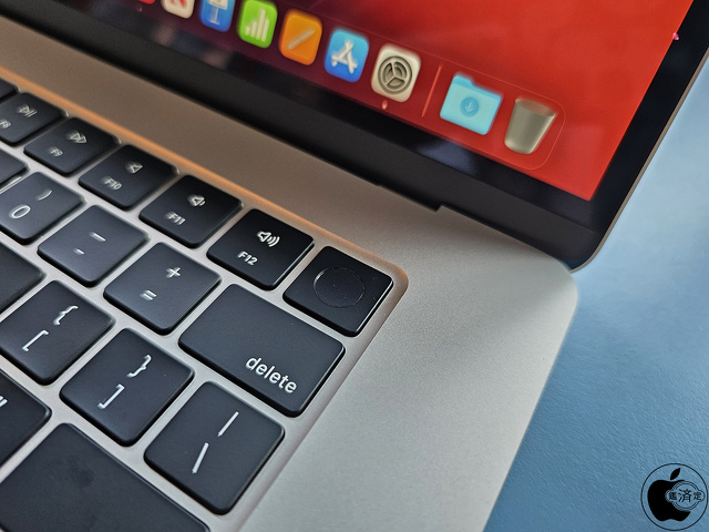 MacBook Air (15-inch, M2, 2023)：Touch ID