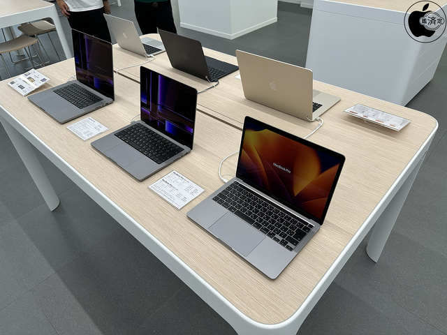 C smartららぽーと横浜店：MacBook展示