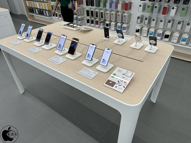 C smartららぽーと横浜店：iPhone展示