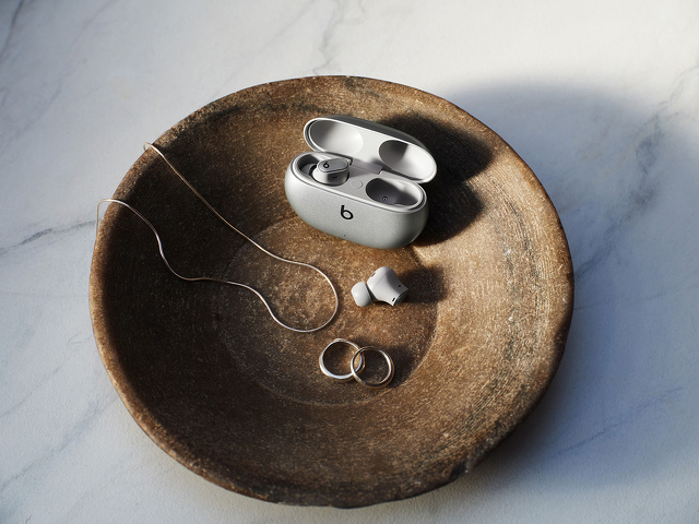 Beats Studio Buds +:コズミックシルバー