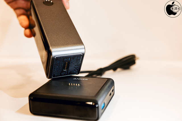 Anker Prime Power Bank (27650mAh, 250W) + Anker Charging Base (100W) for Anker Prime Power Bank