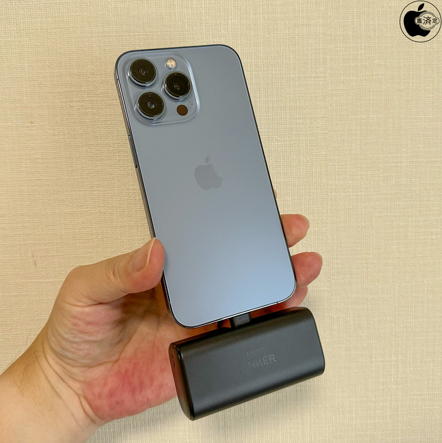 Anker Nano Power Bank (12W, Built-In Lightning Connector)