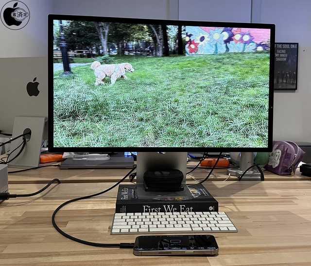 iPhone 15 Pro:Apple Studio Display
