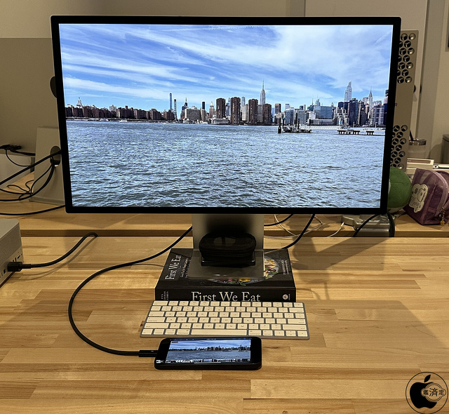 iPhone 15：Apple Studio Display