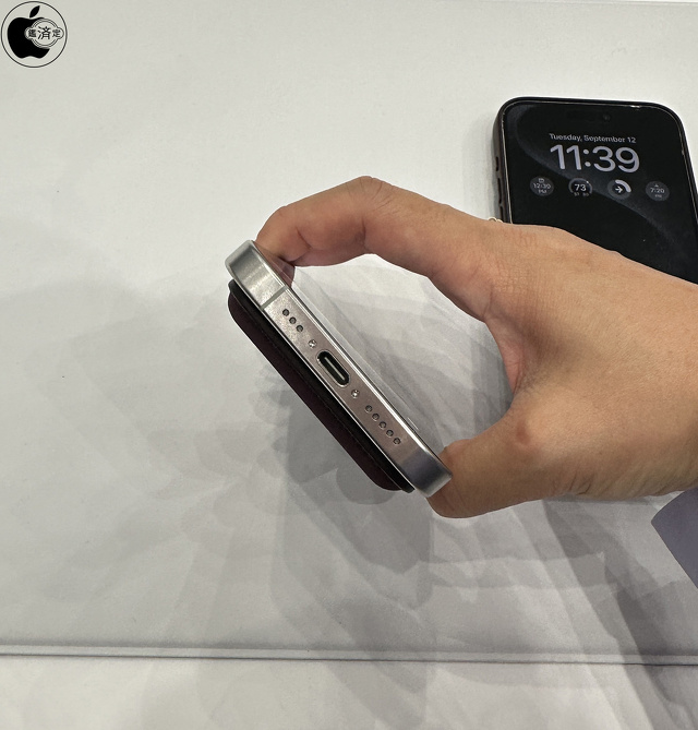 iPhone 15 Pro：USB-C