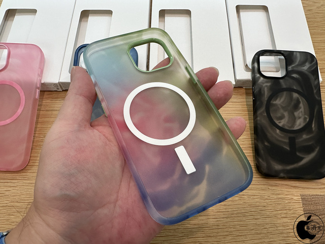 OtterBox Figura Series Case with MagSafe for iPhone 15