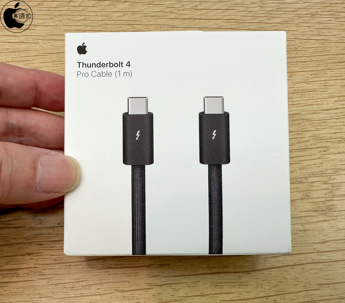 Apple Thunderbolt 3 (USB-C) ケーブル（0.8 m）