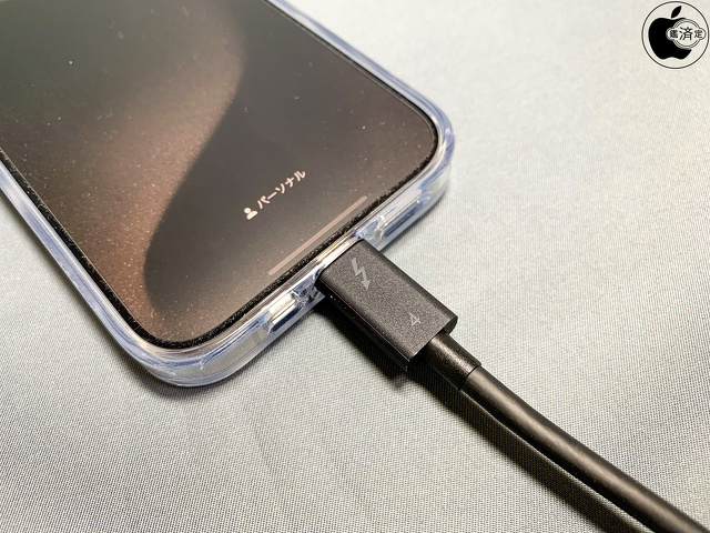 TORRAS UPRO Ostand R for iPhone 15 Pro:Thunderbolt 4ケーブル