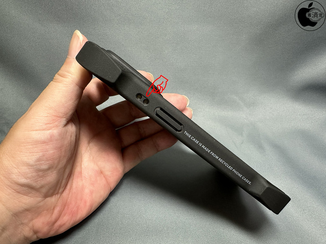 CASETiFY iPhone 15 Pro用ウルトラ バウンスケース：ストラップホール