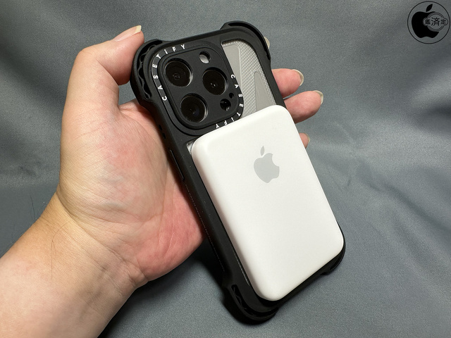 CASETiFY iPhone 15 Pro用ウルトラ バウンスケース：Apple MagSafeバッテリーパック