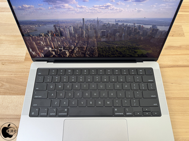 MacBook Pro (14-inch, M3, Nov 2023)：キーボードとトラックパッド