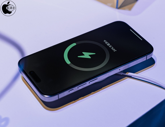 Anker MagGo Wireless Charger (15W, Pad)