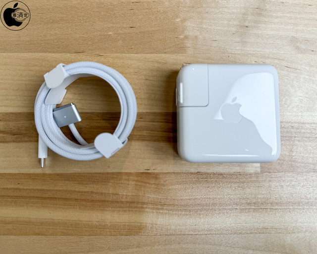 Apple 70W USB-C電源アダプタ