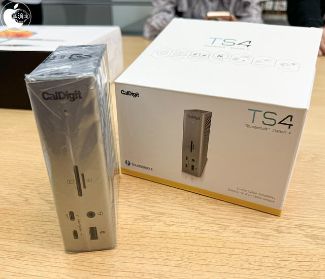 CalDigit TS4 Thunderbolt Dock