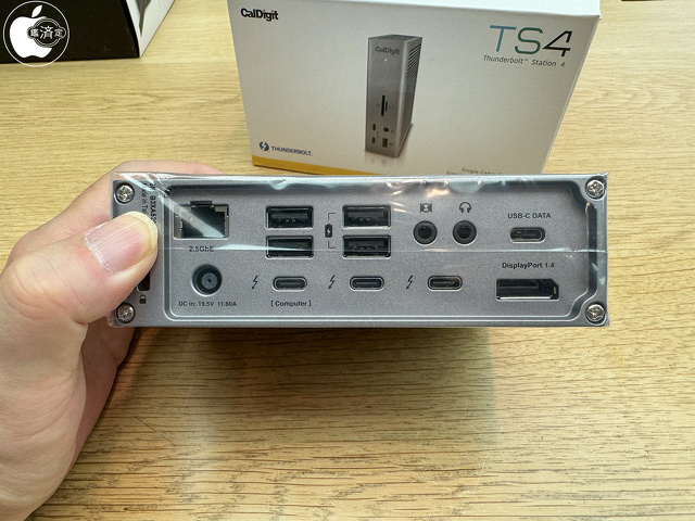 CalDigit TS4 Thunderbolt Dock