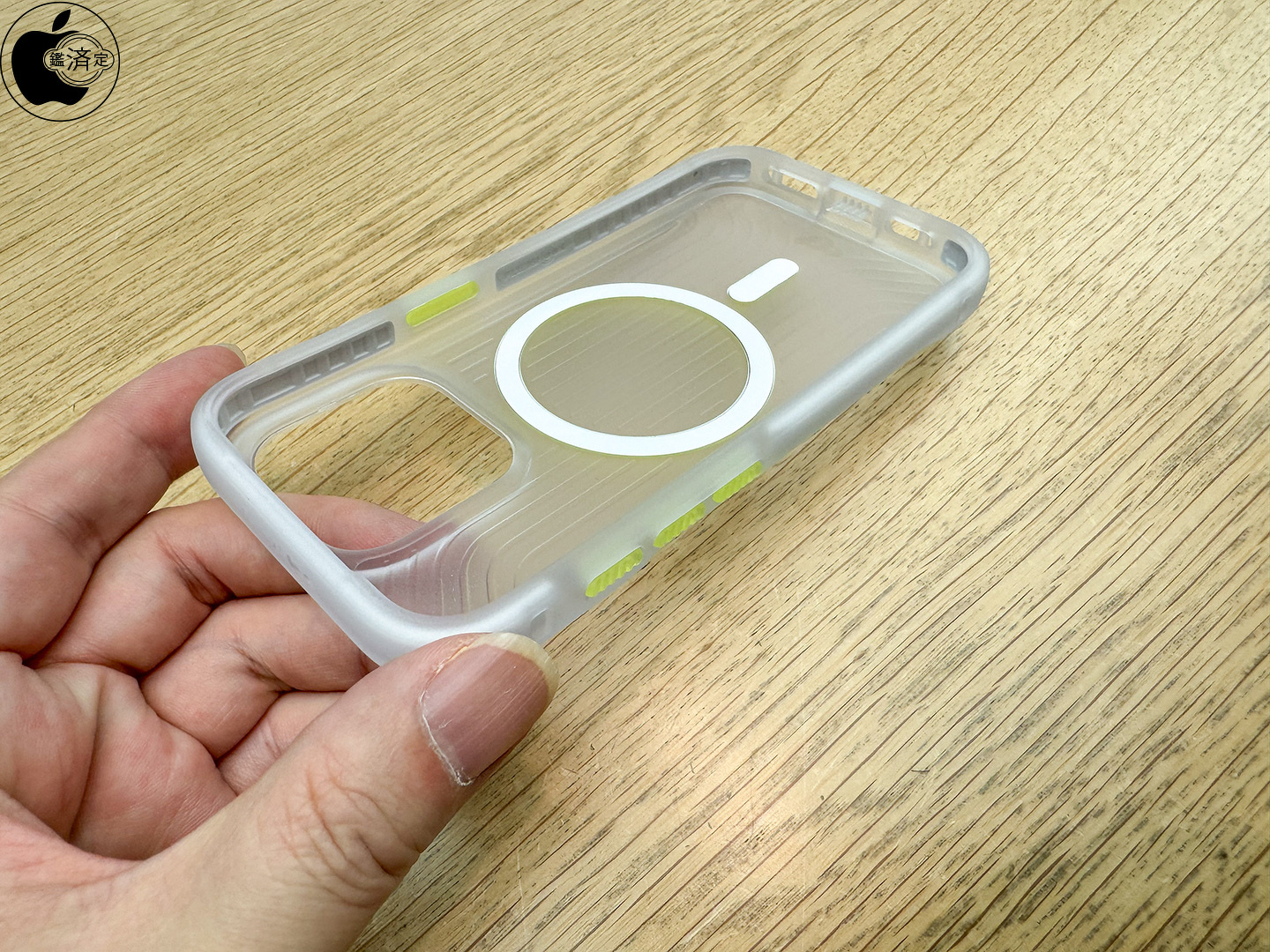 Apple Store、Tech21のiPhone 15 Pro用MagSafe対応耐衝撃ケース