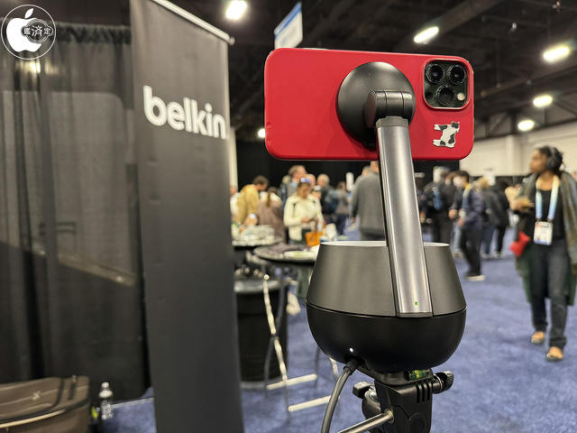 Belkin Auto-Tracking Stand Pro with DockKit