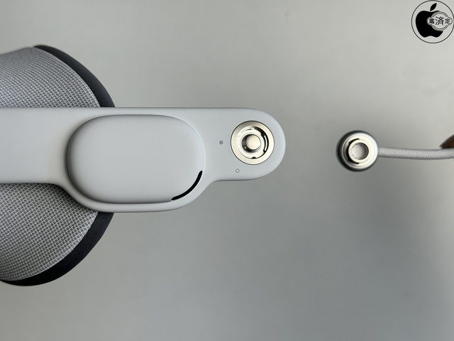 Apple Vision Proの電源コネクタ