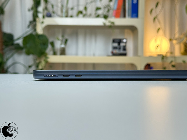 MacBook Air (13-inch, M3, 2024)の左ポート