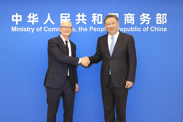 Tim Cook CEOと王文涛商務相