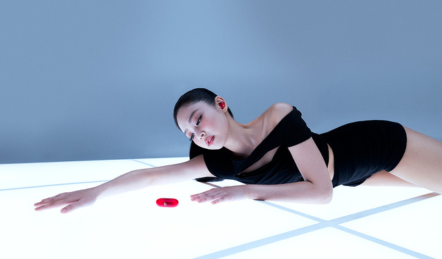 JENNIE：Beats Solo Buds