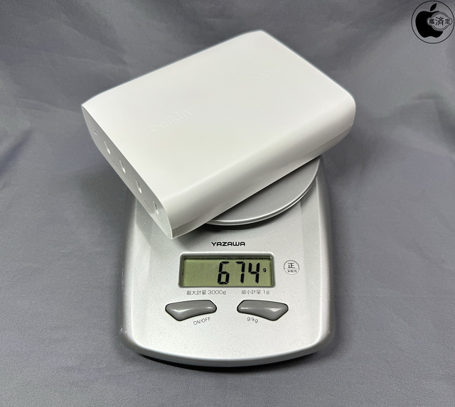 BoostCharge Pro：USB-C 4ポート GaN 搭載 200W 充電器の重さ