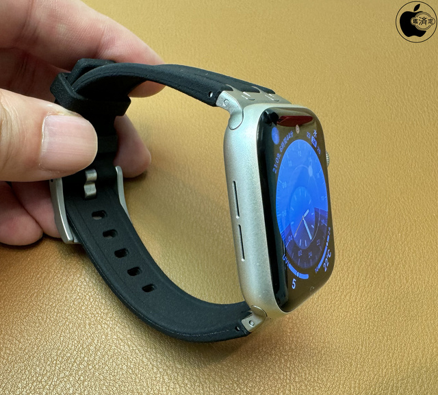 Apple Watch SE (第2世代)/44mmケース：コンフォートシリコンバンド