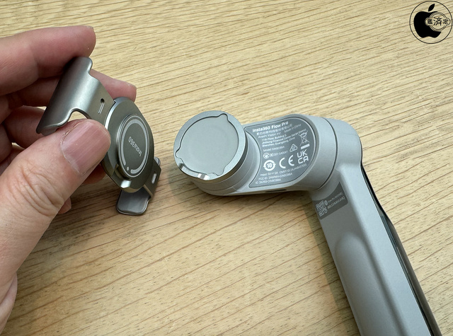 Insta360 Flow 磁気スマートフォンクランプ