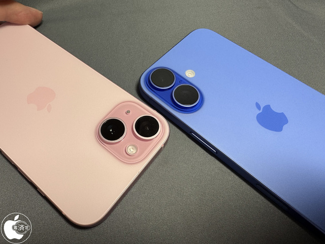 iPhone 15背面カメラ：iPhone 16背面カメラ