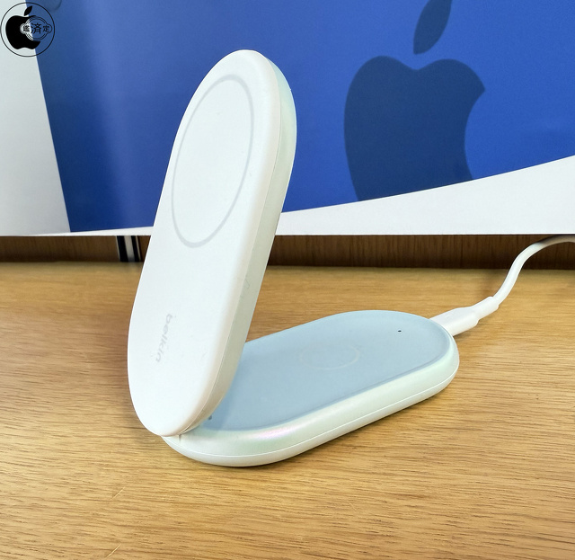 Belkin BoostCharge 2-in-1 Magnetic Foldable Charger