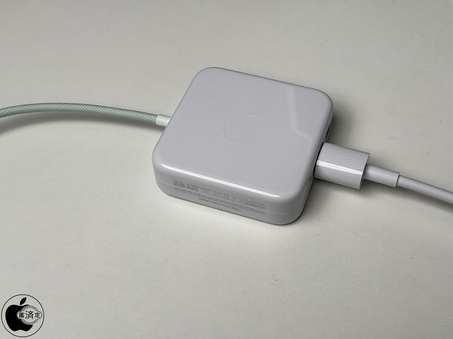 iMac (24-inch, 2024, Four ports):電源アダプタ