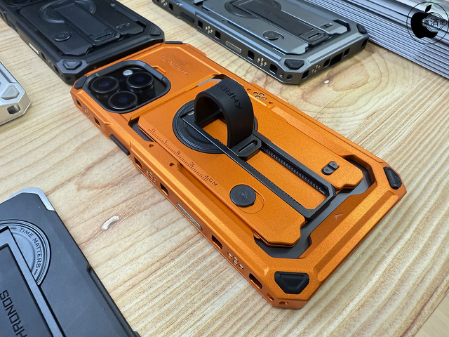 Khronos Multi-Functional Magnetic Backplate for iPhone 16 Pro/Pro Max