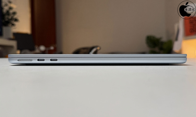 MacBook Air (13-inch, M4, 2025)の左ポート
