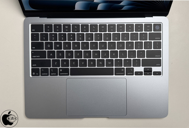 MacBook Air (13-inch, M4, 2025)：キーボードとトラックパッド