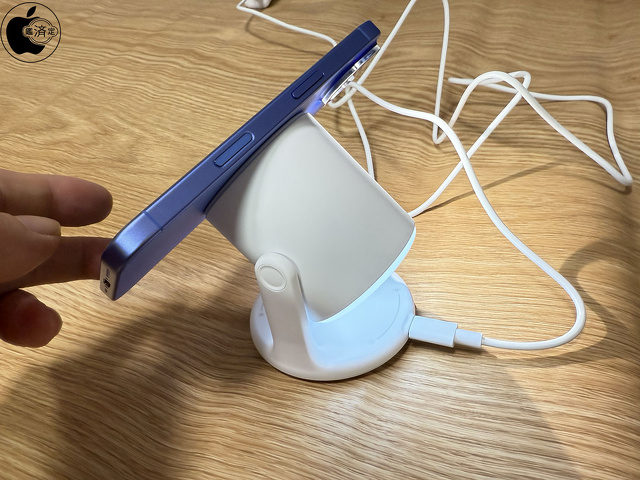 Anker MagGo Wireless Charger（Stand with Spotlight）