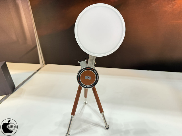 Harlowe Tabletop Studio Tripod for MagSafe+Harlowe Magnetic Softbox for Sol 5