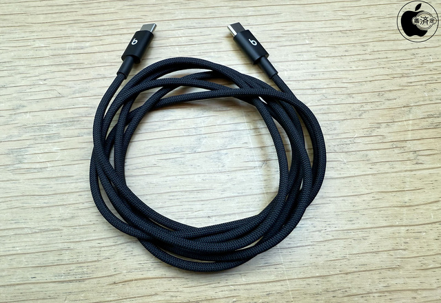Beats 充電ケーブル