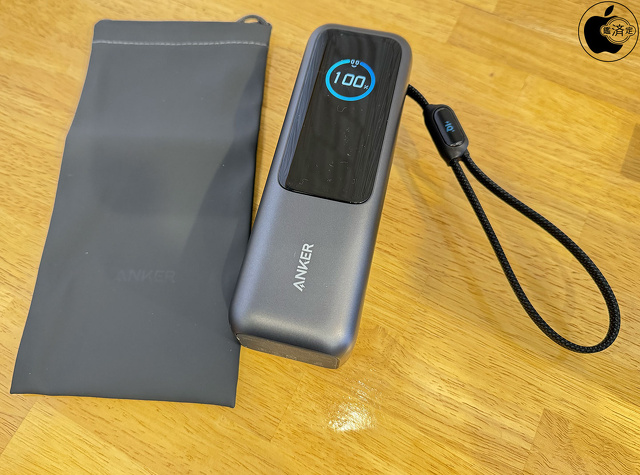 【新品未開封Anker Power Bank 25000mAh巻取り式 シルバー 内蔵ケーブルがさらに進化！Anker Power Bank (25000mAh, Built