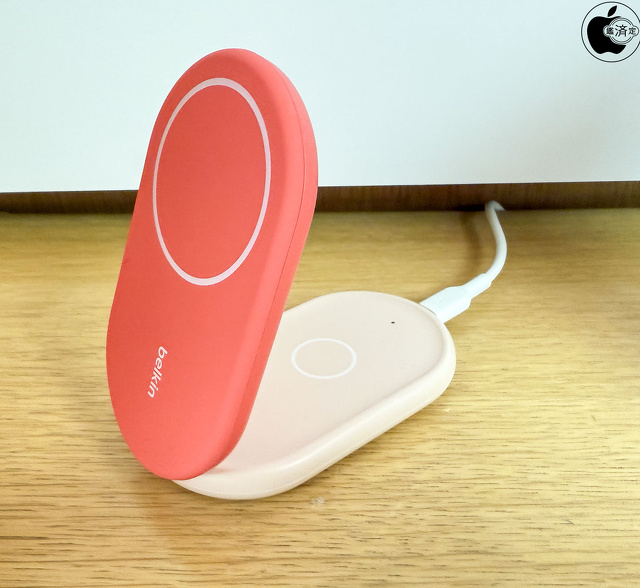 Belkin BoostCharge 2-in-1 Magnetic Foldable Charger